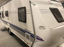 Hobby de luxe 560 KMFe - PALANDY, PŘEDSTAN