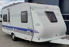 Hobby De Luxe 460 UFe- MOVER, PŘEDSTAN
