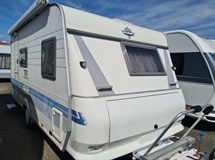 Hobby de luxe 440 SFe- MARKÝZA, NOSIČ KOL