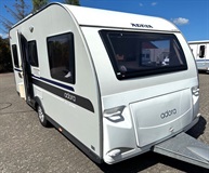 Adria Adora Supreme 472 LU, ALDE, PODLAHOVÉ TOPENÍ, ROŠT MEZI POSTELEMI