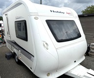 Hobby 350 TB DeLuxe, NAFUKOVACÍ PŘEDSTAN, TV, jen 839 kg