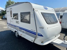 Hobby De Luxe 400 SF, MOVER, NAFUKOVACÍ PŘEDSTAN, NOSIČ KOL