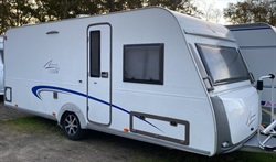 Bürstner Averso 465 TS Comfort, MOVER, SAMOSTAT. SPRCHA, NOSIČ KOL, VELKÁ LEDNICE, PODLAH TOPENÍ