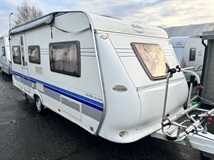 Hobby de luxe 495 UL- MOVER, MARKÝZA SE STANEM, NOSIČ KOL